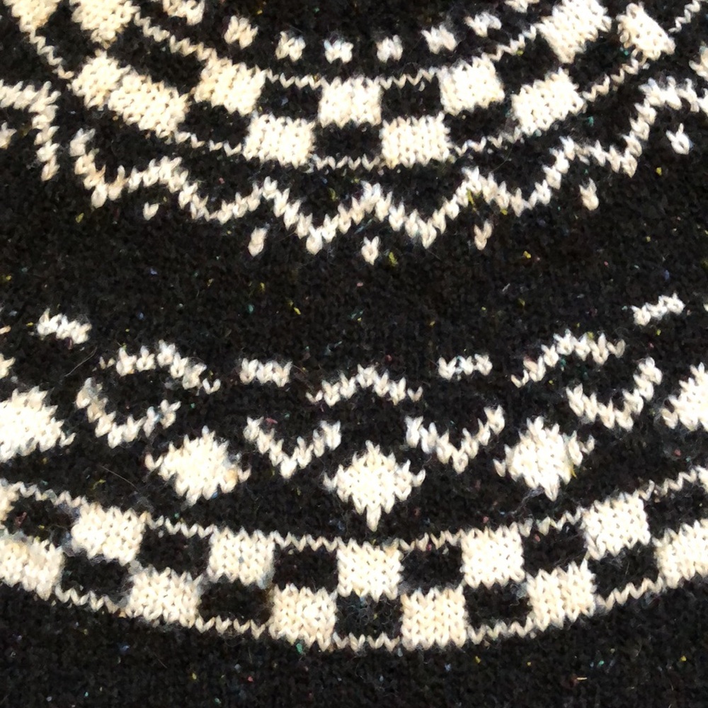 Vintage Black and White Patterned Knit Sweater - Picture 17 of 17